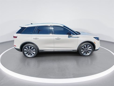 Used 2020 Lincoln Corsair Reserve image 9
