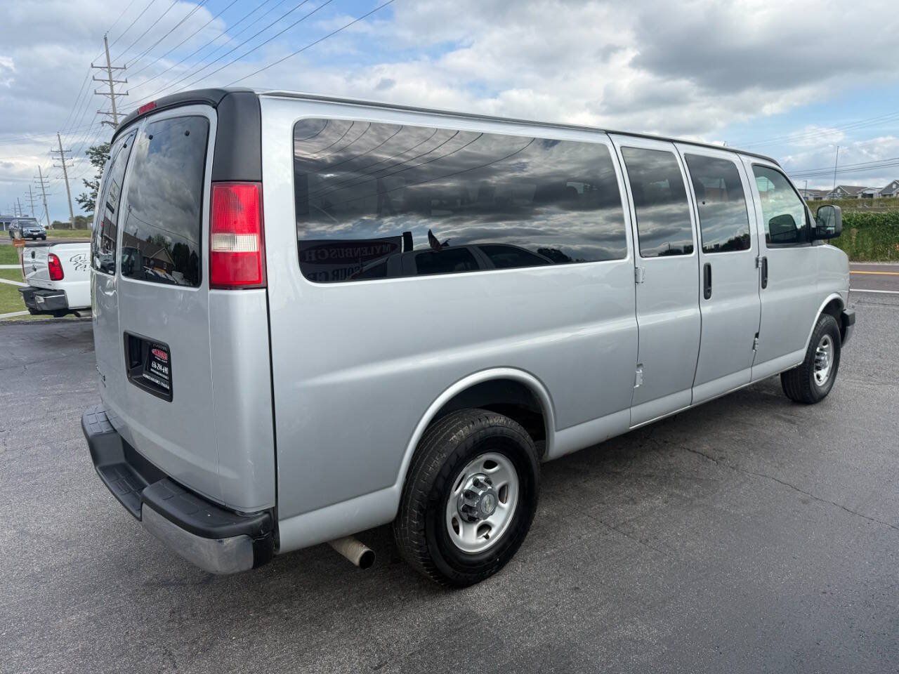 Used 2016 Chevrolet Express 3500 LT w/ LT Preferred Equipment Group RWD image 5