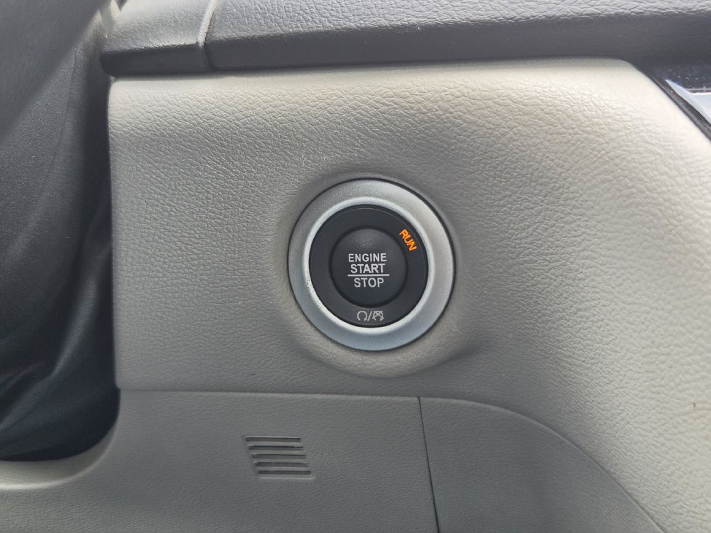 Used 2024 Chrysler Pacifica Touring-L FWD image 20