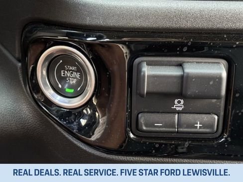 Used 2024 Chevrolet Silverado 2500 ZR2 w/ Technology Package image 17