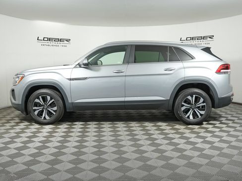 Used 2024 Volkswagen Atlas Cross Sport SE AWD/4WD image 2