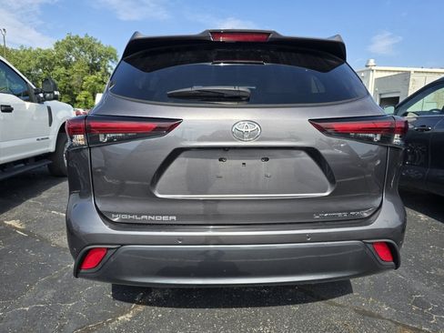 Used 2024 Toyota Highlander Limited AWD/4WD image 6