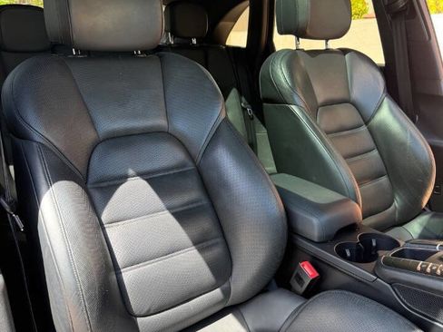 Used 2015 Porsche Macan S image 16