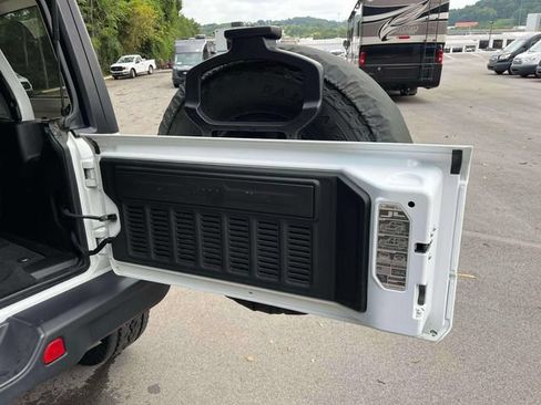 Used 2018 Jeep Wrangler Unlimited Rubicon AWD/4WD image 21
