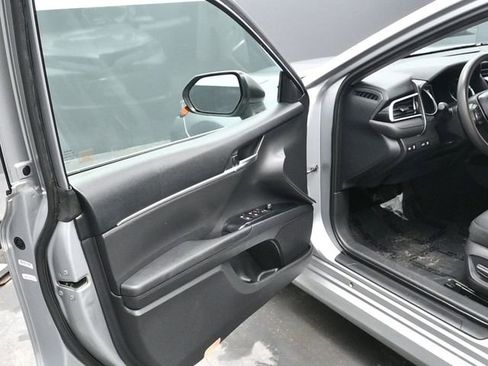 Used 2018 Toyota Camry LE image 15