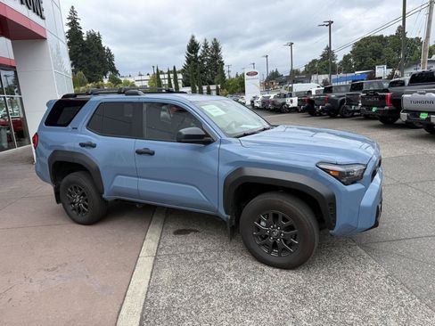 Used 2025 Toyota 4Runner SR5 AWD/4WD image 7