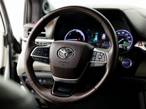 Used 2021 Toyota Sienna Platinum image 27