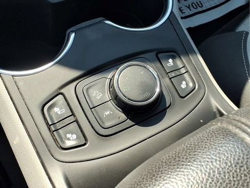 Used 2024 GMC Terrain SLT w/ Infotainment Package II AWD/4WD image 10