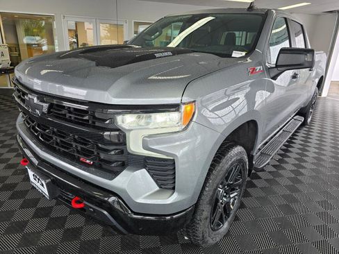 Used 2025 Chevrolet Silverado 1500 LT Trail Boss w/ Convenience Package II AWD/4WD image 7