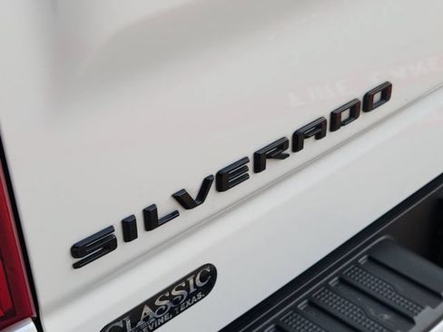 Used 2025 Chevrolet Silverado 1500 High Country w/ High Country Premium Package AWD/4WD image 9