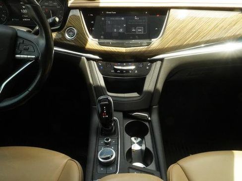 Used 2020 Cadillac XT6 Premium Luxury w/ Platinum Package FWD image 16