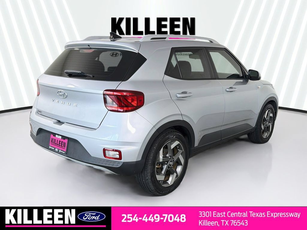 Used 2022 Hyundai Venue SEL FWD image 9