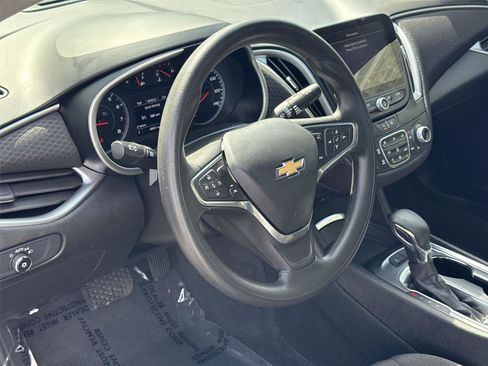 Used 2025 Chevrolet Malibu LT FWD image 9