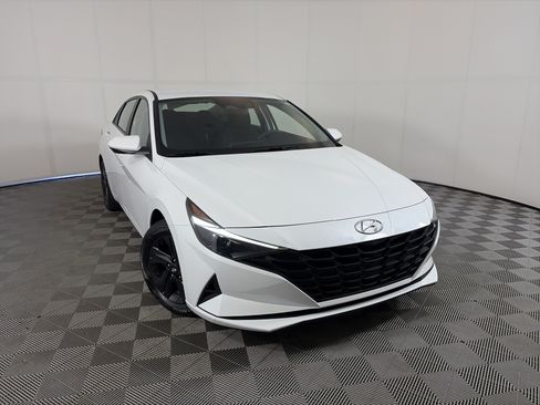 Certified 2022 Hyundai Elantra SEL FWD image 1
