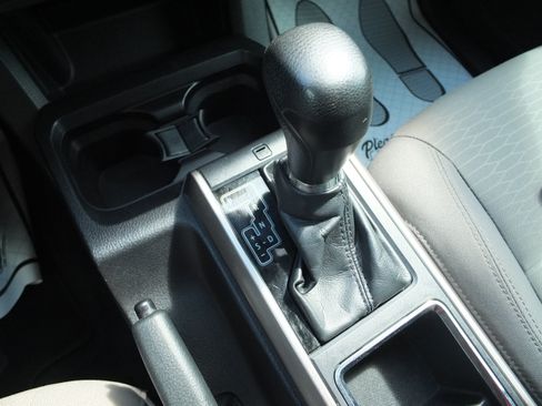 Used 2019 Toyota Tacoma SR5 RWD image 21