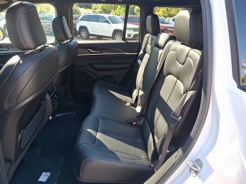 New 2025 Jeep Grand Cherokee Limited image 6