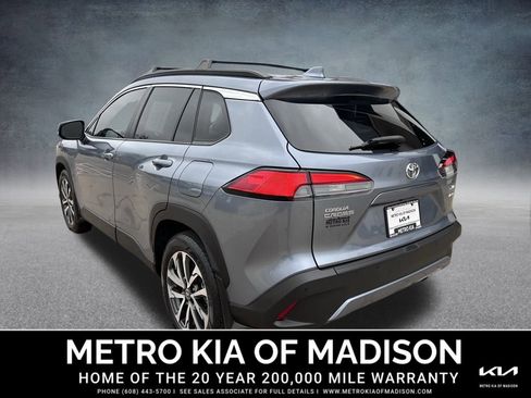 Used 2023 Toyota Corolla Cross XLE image 7