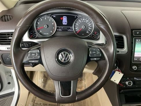 Used 2016 Volkswagen Touareg VR6 AWD/4WD image 16