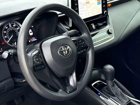 Used 2021 Toyota Corolla LE image 17