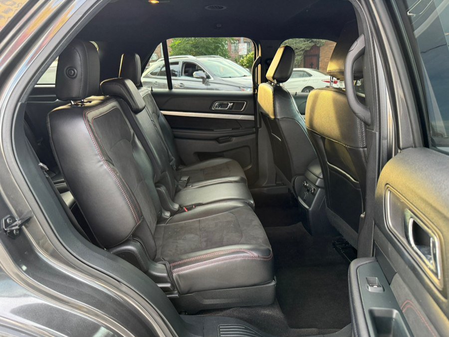 Used 2018 Ford Explorer XLT w/ Equipment Group 202A AWD/4WD image 10