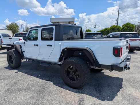 Used 2022 Jeep Gladiator Sport AWD/4WD image 6