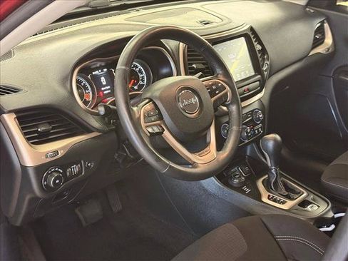 Used 2015 Jeep Cherokee Latitude w/ Comfort/Convenience Group AWD/4WD image 10
