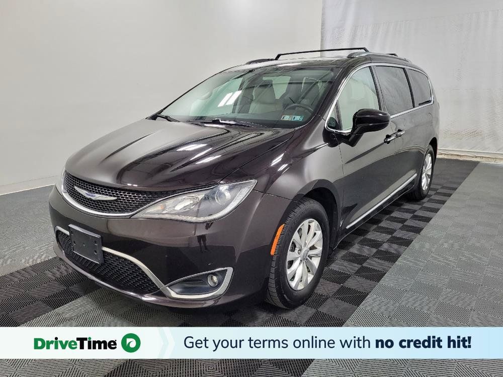 Used 2019 Chrysler Pacifica Touring-L FWD image 1