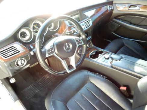 Used 2014 Mercedes-Benz CLS 550 4dr Sdn CLS 550 4MATIC w/ Premium 1 Package image 11