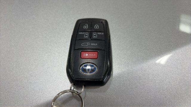Used 2023 Toyota Sienna XLE FWD image 29