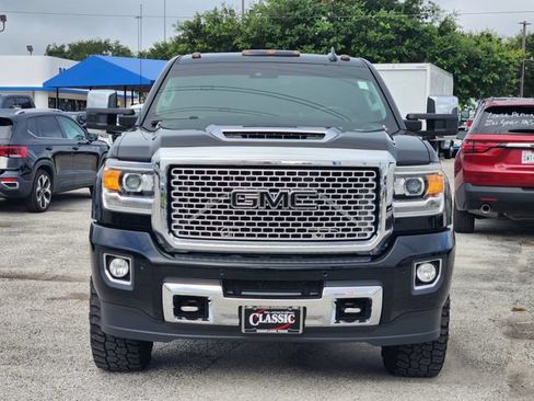 Used 2017 GMC Sierra 2500 Denali w/ Duramax Plus Package AWD/4WD image 2
