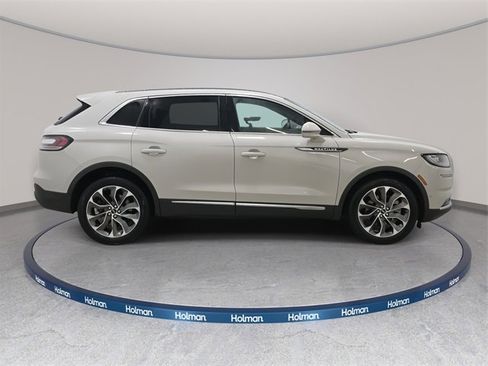 Used 2022 Lincoln Nautilus Reserve w/ Equipment Group 201A image 4