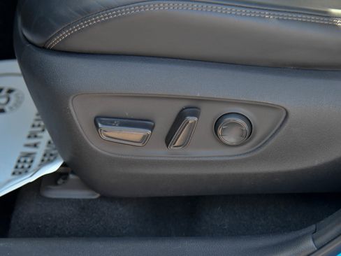 Used 2020 Toyota RAV4 XLE Premium FWD image 17