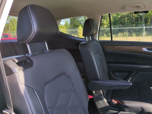 Used 2024 Volkswagen Atlas SE image 36