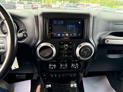 Used 2014 Jeep Wrangler Unlimited Rubicon w/ Connectivity Group AWD/4WD image 7
