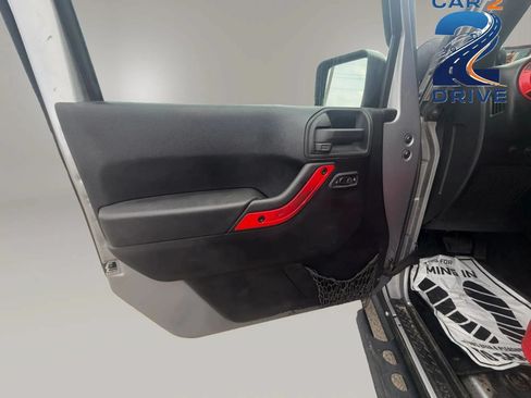 Used 2014 Jeep Wrangler Unlimited Sahara AWD/4WD image 19