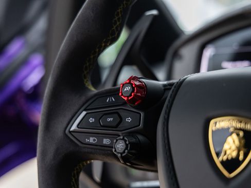 Used 2025 Lamborghini Revuelto AWD/4WD image 36
