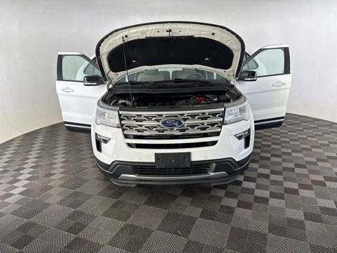 Used 2018 Ford Explorer XLT w/ Equipment Group 202A AWD/4WD image 11