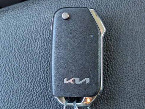 Certified 2022 Kia Forte LXS w/ LXS Technology Package image 35