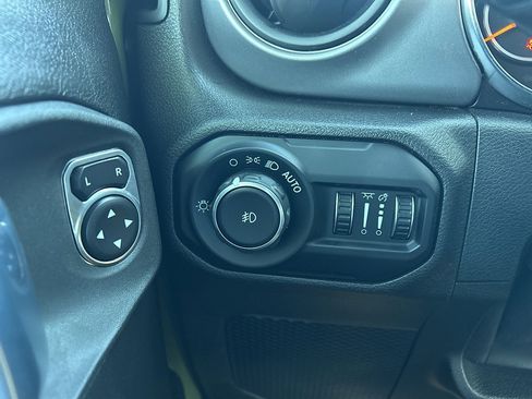 Used 2021 Jeep Wrangler Unlimited Sport image 25