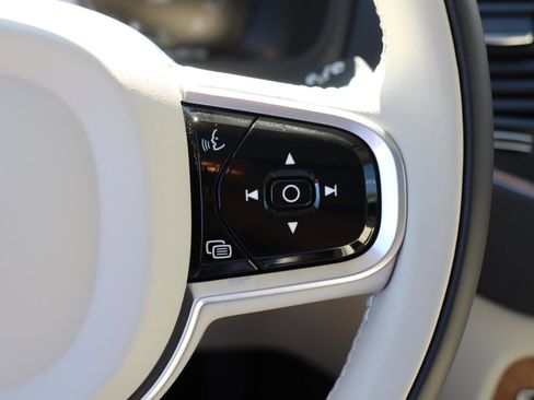 Used 2022 Volvo XC90 T8 Inscription Expression w/ Protection Package image 21