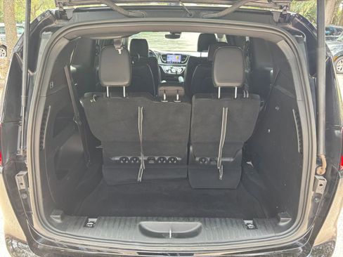 Used 2025 Chrysler Pacifica Select FWD image 34