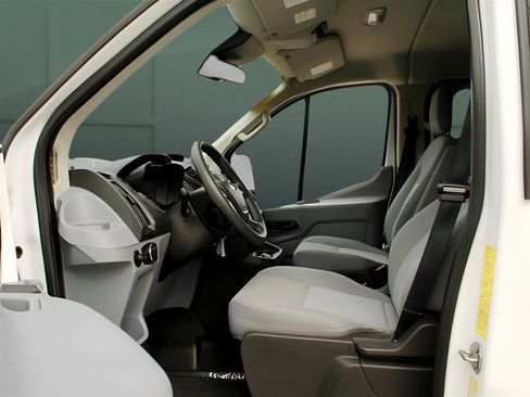 Used 2019 Ford Transit 150 XLT image 12