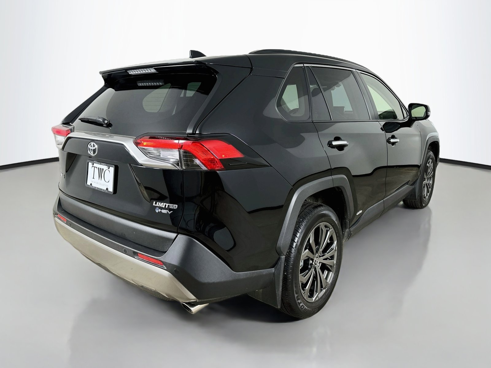 Used 2025 Toyota RAV4 Limited w/ Advanced Technology Package AWD/4WD image 5