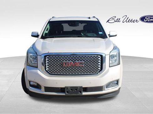 Used 2015 GMC Yukon Denali w/ Touring Package image 2