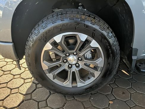 Used 2024 Chevrolet Silverado 1500 High Country image 9