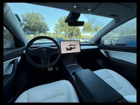 Used 2022 Tesla Model Y Performance image 14