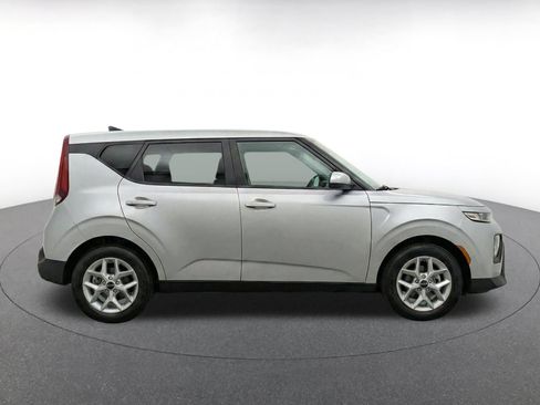 Used 2025 Kia Soul LX w/ LX Technology Package FWD image 13