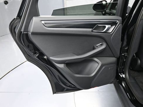 Certified 2024 Porsche Macan image 23