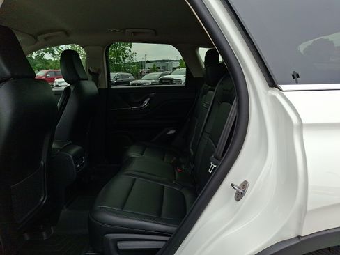 Certified 2024 Lincoln Corsair AWD image 11