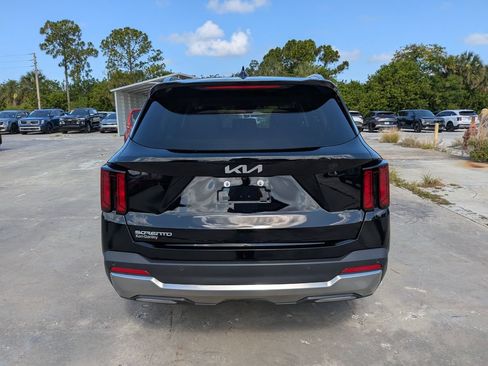 Certified 2025 Kia Sorento S FWD image 7